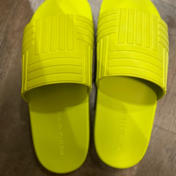 Bottega Veneta Embossed Slides - Picture 3 of 4